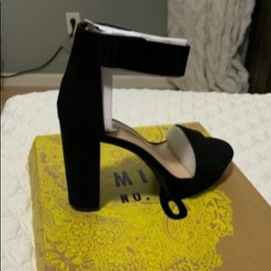 Mix no. 6 Black Heel